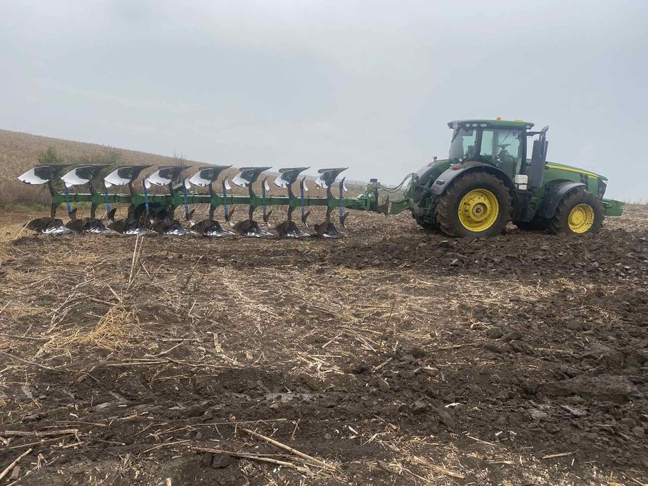 Плуг оборотний John Deere 3810 7+1