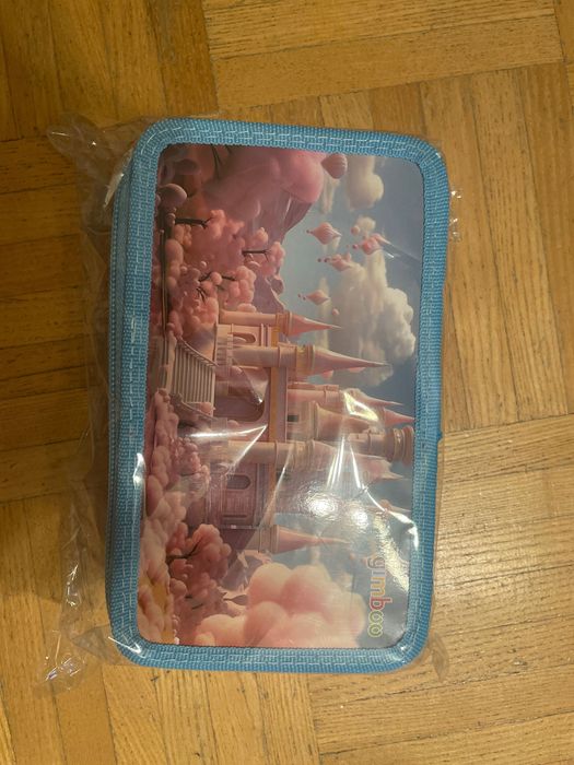 Piórnik trzykomorowy,duży piórnik dla dziewczynki,piórnik wyposażeniem