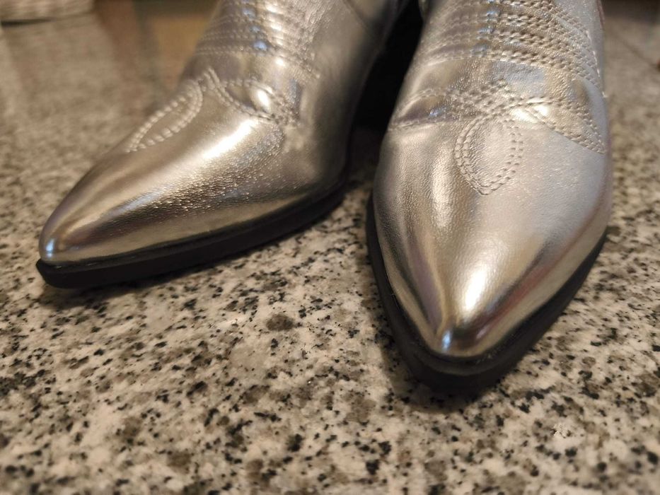 Botins prateados