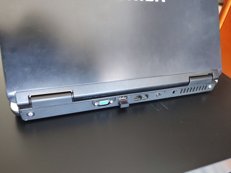 Portátil Toshiba L40-130 em bom estado, Win7, Office 2016 PRO