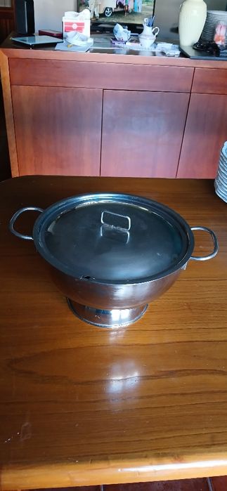 Terrina de inox, com tampa