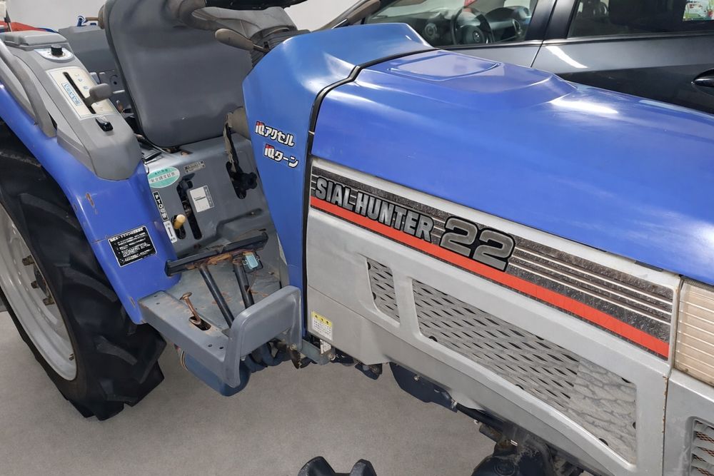 Trator iseki Hunter 22 c/ inversor e fresa