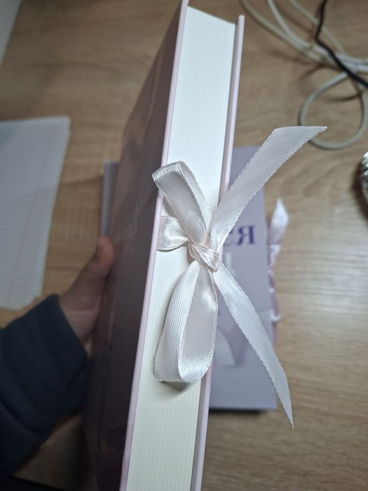 Книга Залишся поряд  і Тримай мене