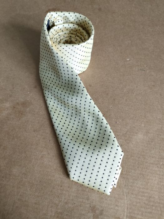 Krawat złoty ze spinkami