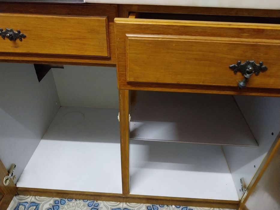 Cozinha Antiga em Madeira de Carvalho – Clássica e Robusta