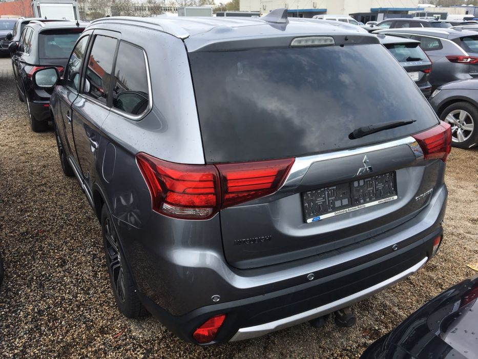 Mitsubishi Outlander PHEV Plus 4WD Plug-In Hybrid,