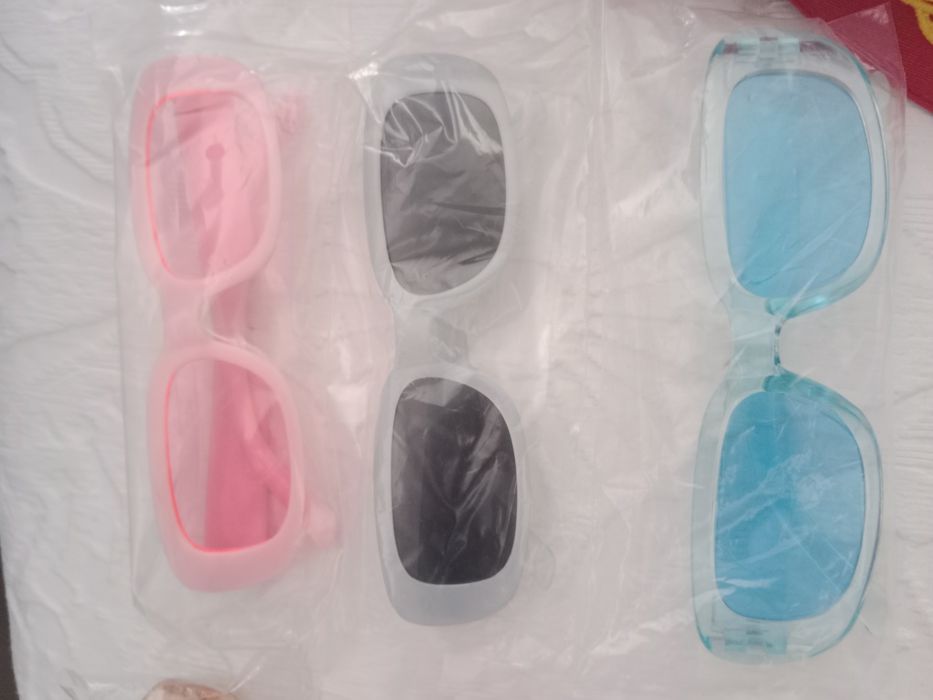 Óculos de Sol novos 2 euros cada
