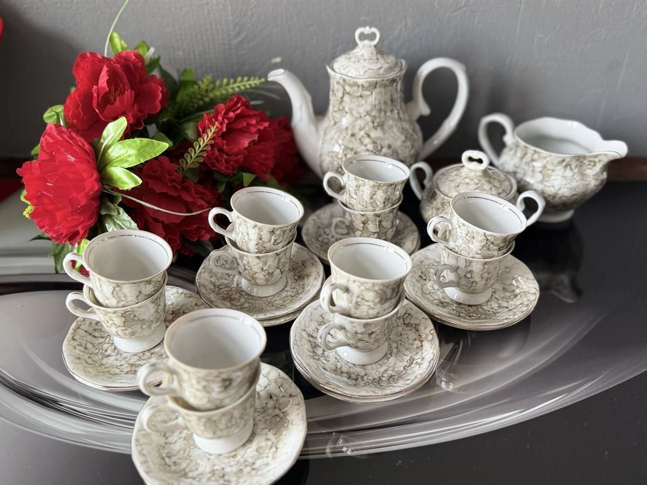 Śliczny serwis kawowy porcelana Karolina Czytaj opis !
