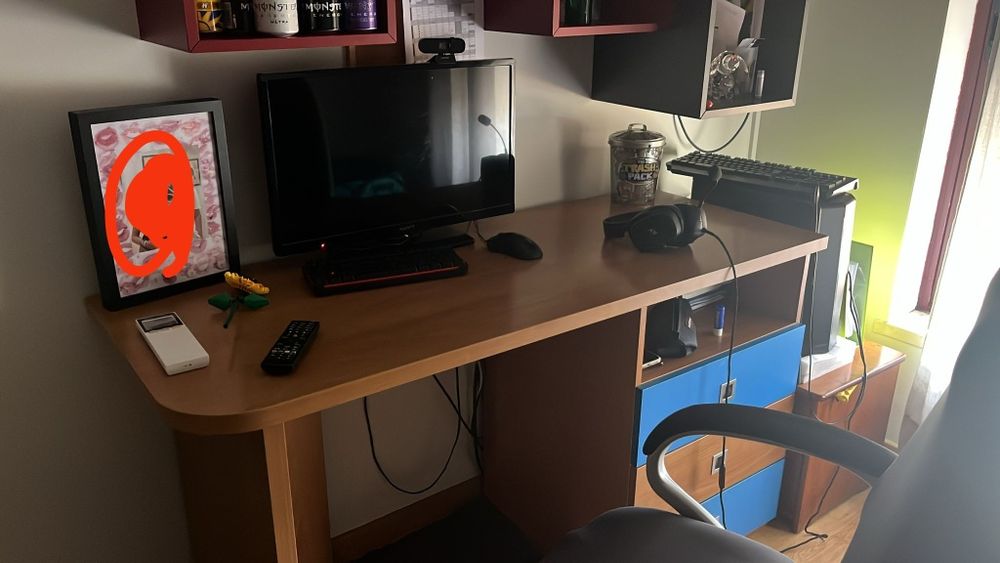 Secretaria com gavetas