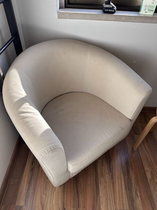 Poltrona IKEA (modelo CARLSTA) – bege