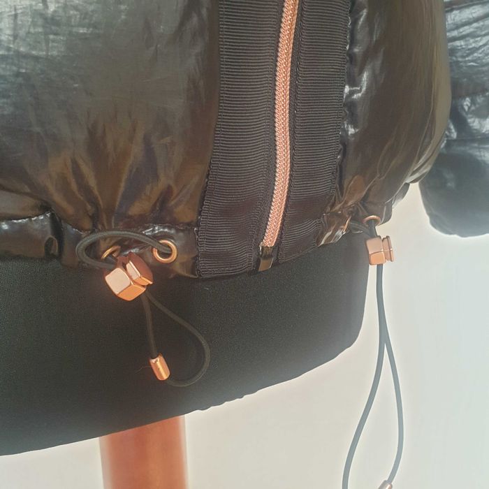 Damska, lekka puchowa kurtka marki Benetton. Rozm. 38