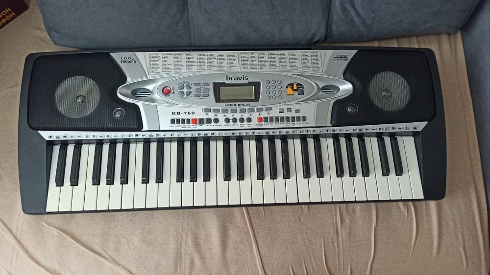 Продам синтезатор Bravis kB-760