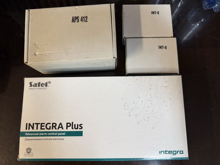 Satel integra 128 plus + 2x int-e + APS 412