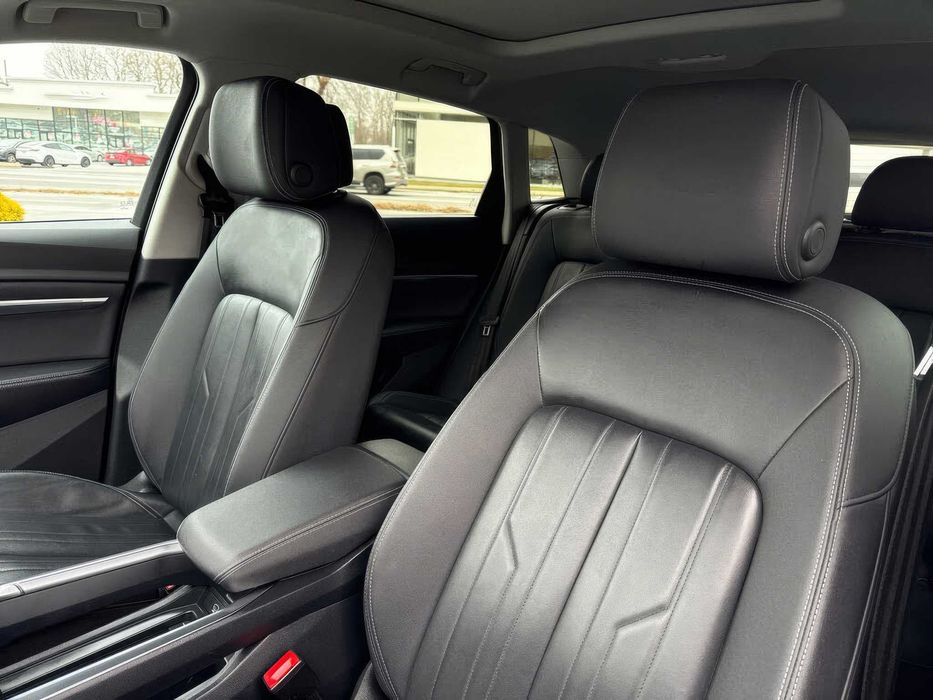 Audi e-tron Premium quattro      2022