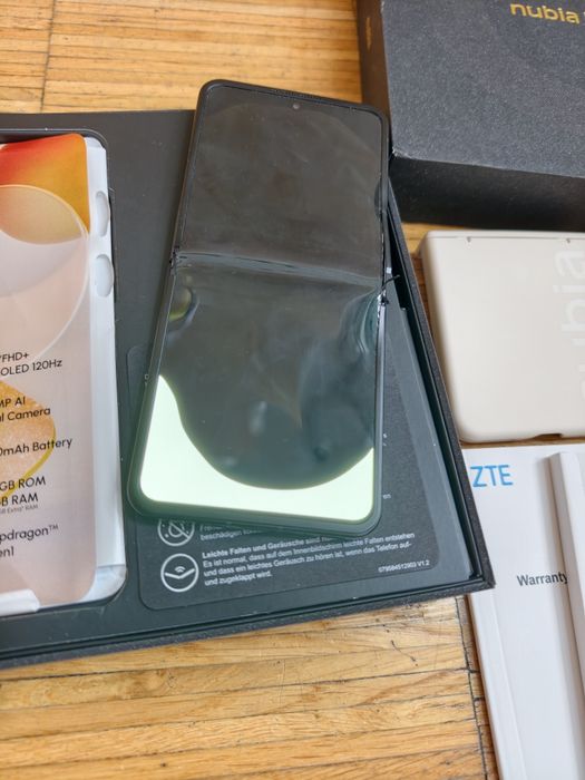 ZTE Nubia Flip 5g smartfon