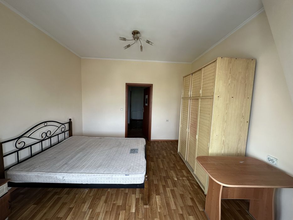 Продам в центрі 2 км квартиру вул. Вовчинецька