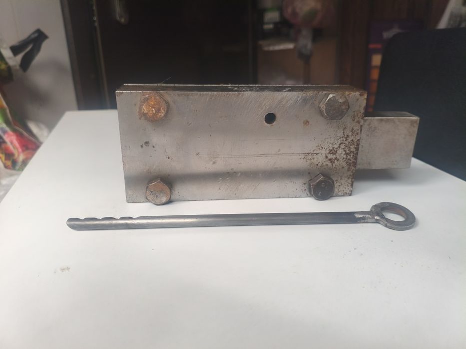 Продам замок ригельний обраного та прямого ходу