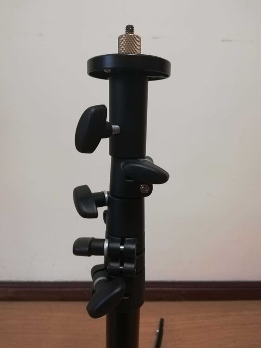 Tripé e Monopé de Iluminação LumoPro (2 em 1 | Versátil)