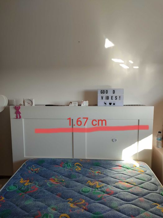 Vendo testeira de cama estrado e colchão.   Possibilidade de entrega