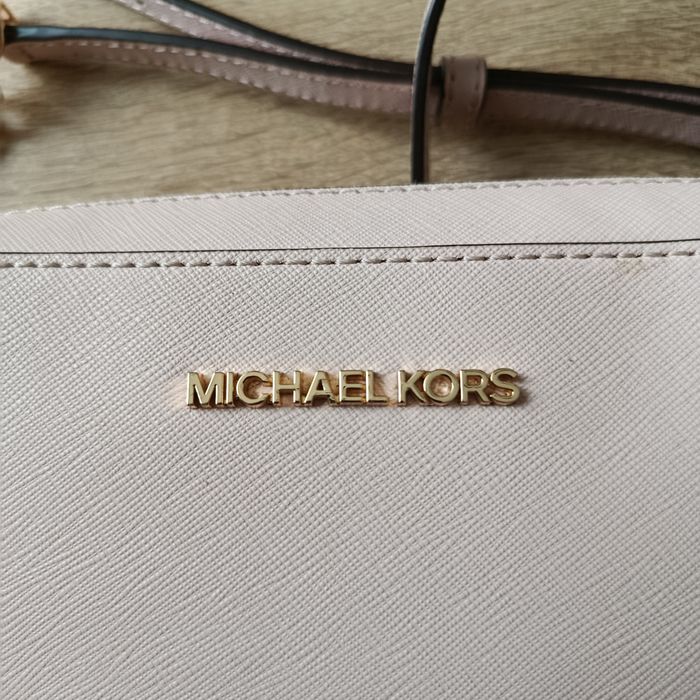 Крос-боді сумка від Michael Kors Pink Jet set