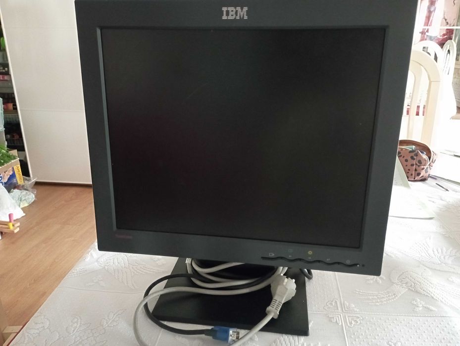 Monitor IBM Preto Bom Estado Para Venda447189732054149122