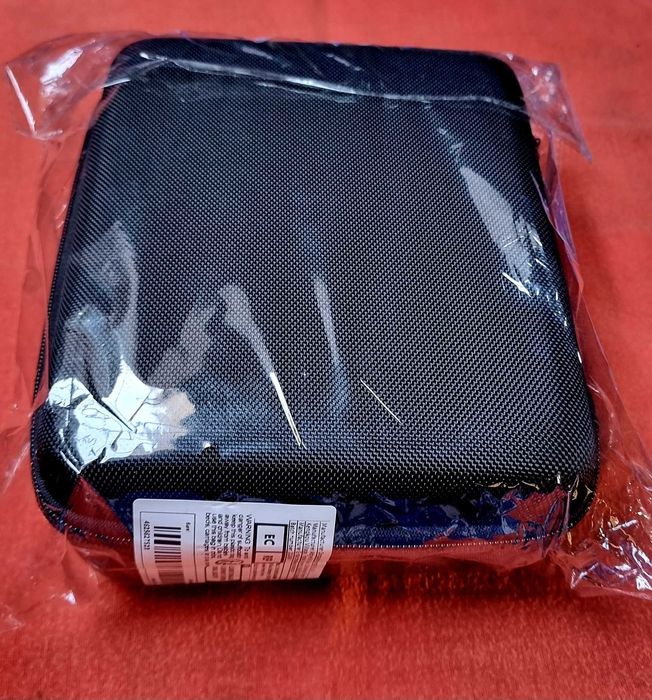 Vendo Caixa para 6 Relógios Nova acolchoada para viagem