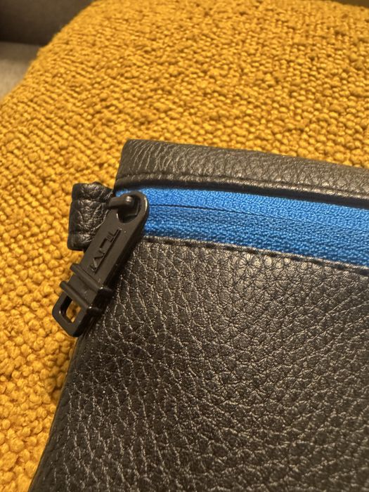 Mała kosmetyczka piórnik TUMI.