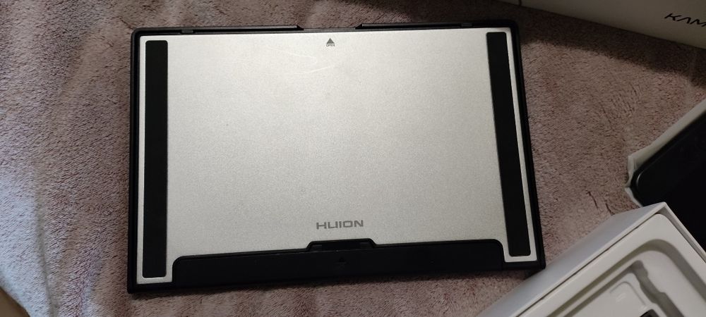 Huion Kamvas 13 z podstawką