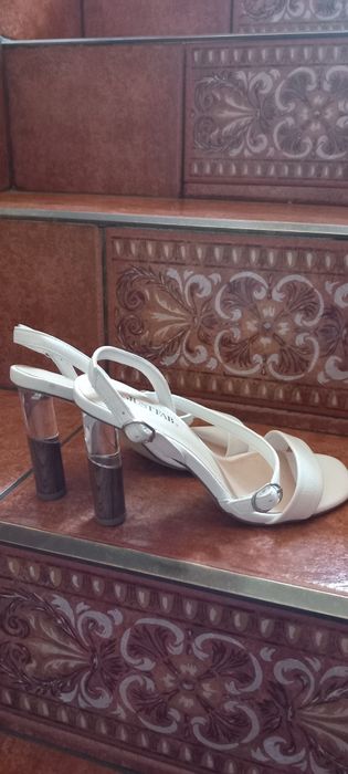 Sandały damskie nowe.