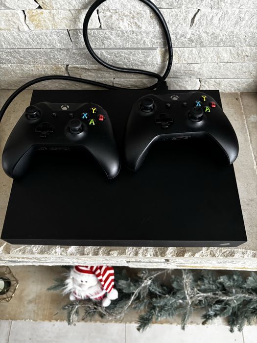 Xbox One X| 1 TB| BLACK