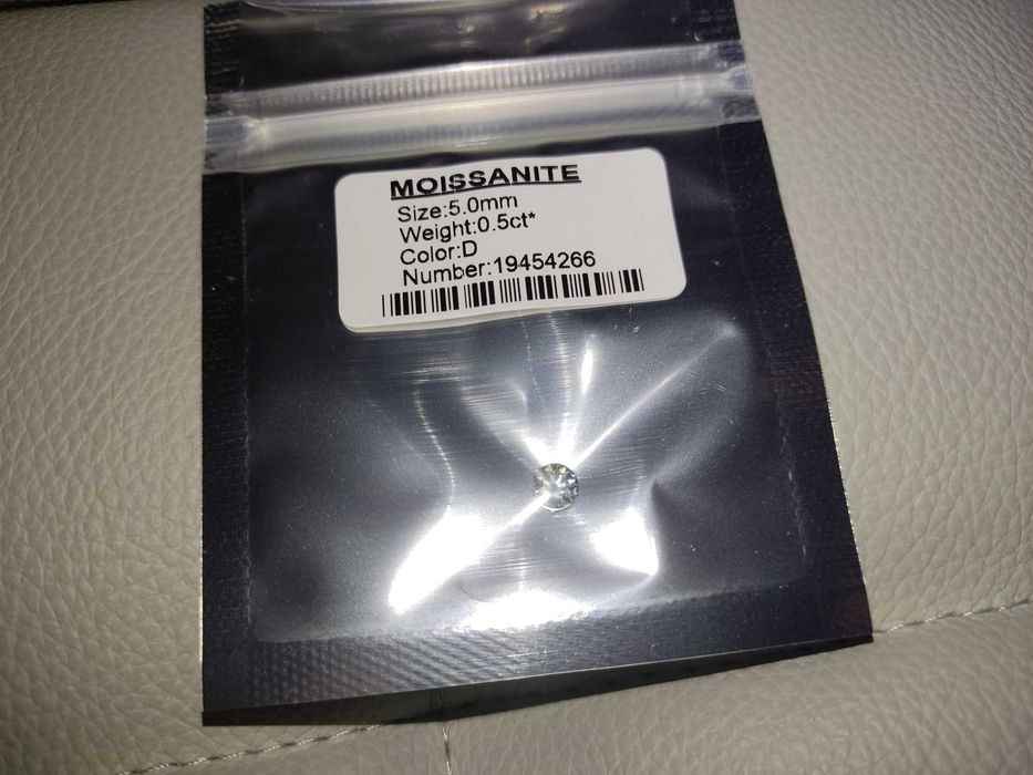 Алмаз муассанит 0.5 карат Moissanite