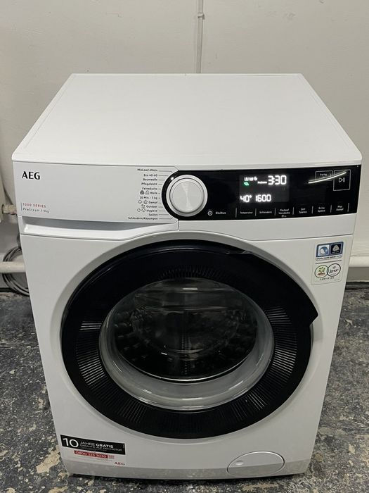 Пральна машина з фунцією парового освіження AEG LR7A70690