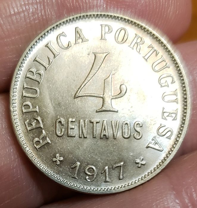 Moeda muito antiga de 4 centavos