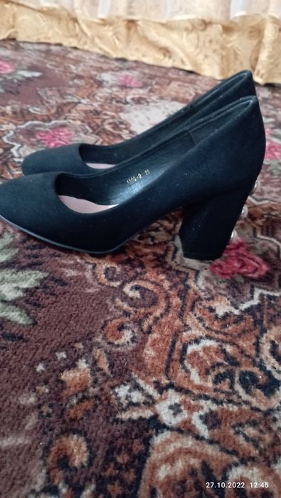 Продам туфлі замшеві