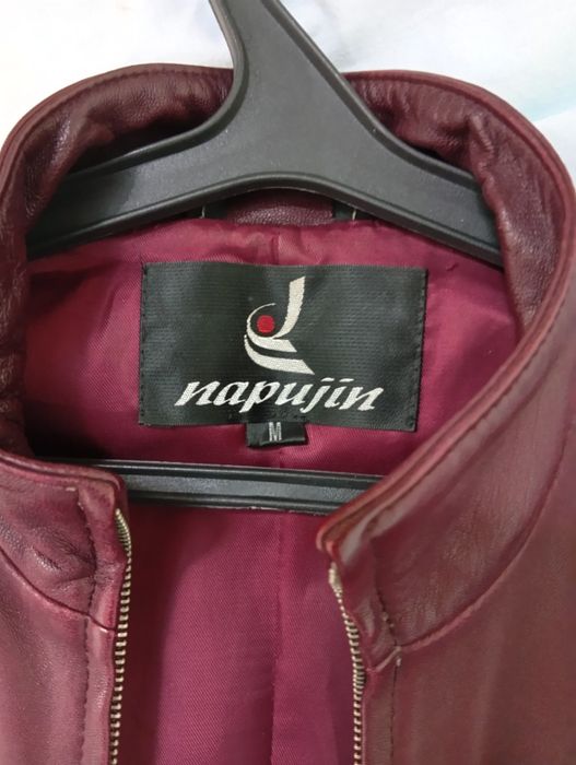 Пиджак из натуральной кожи насыщенного бордового цвета от бренда napujin