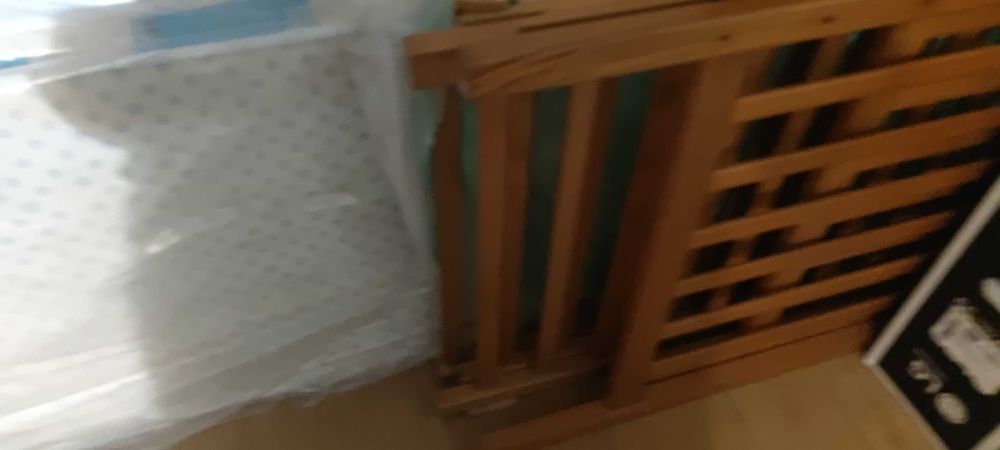 Cama de grades com colchão em bom estado