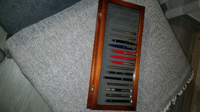 Baixamos o preço Caixa para 18 Esferográficas madeira exótica SÓ esta