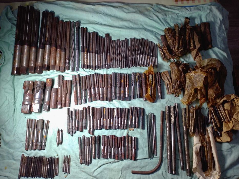 Сверла,патроны,метчики,лерки,держатели,развертки