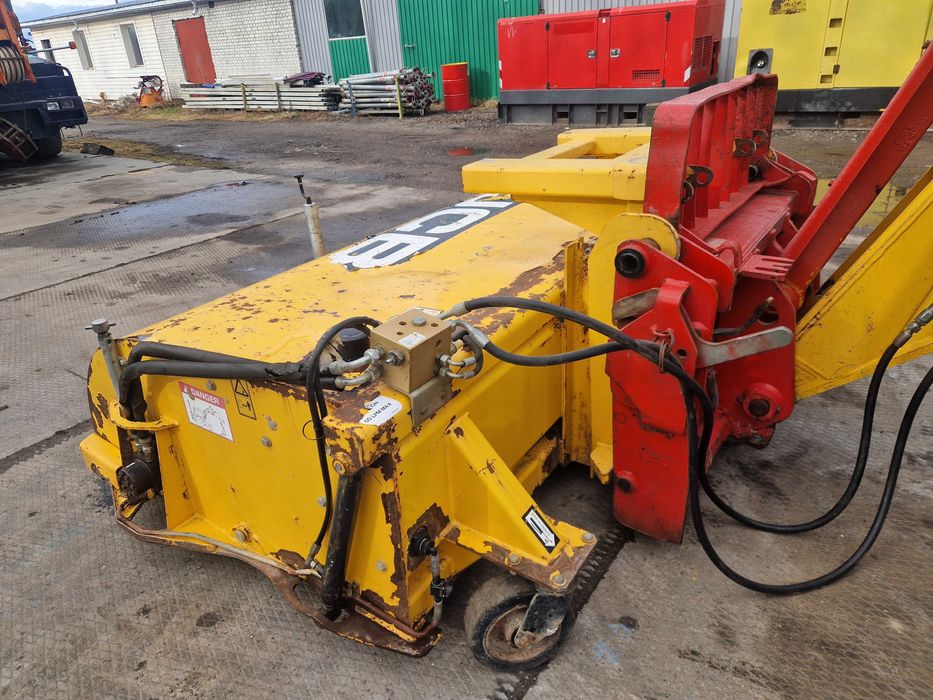 Щітка комунальна JCB SC240, підмітальна, замітальна з бункером