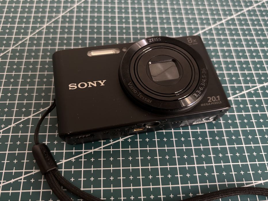 Sony CyberShot W830 20.1MP Zeiss Black