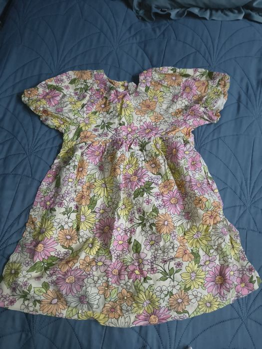 Śliczna sukienka r.110