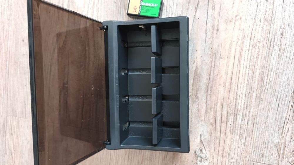 Carregador pilhas Duracell + Pilha 9V Duracell