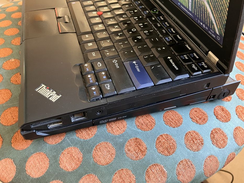 Lenovo x220 ze stacją dokującą