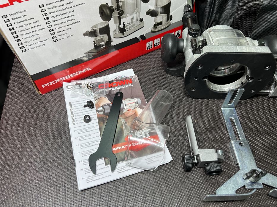 Кромочный фрезер Crown CT11023 Цанги 6, 8 мм/710 Вт + 3 базы