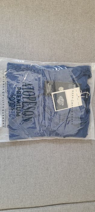 T-shirt rozmiar L niebieski w serek, v-neck