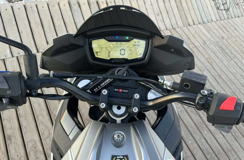 APROVEITE! Mota Aprilia Tuono 125CC - Como Nova - 9.900km