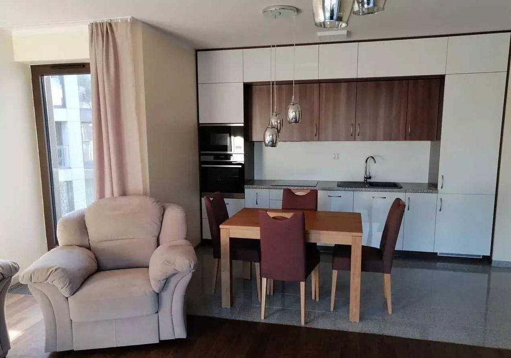 2 pokoje z halą garażową blisko Olivia Business Centre