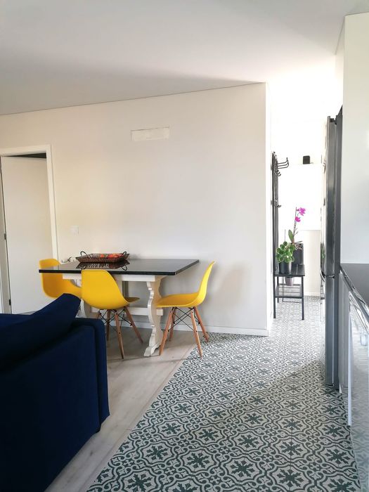 Aluga-se andar moradia T2