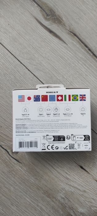 Uniwersalny adapter podróżny SKROSS