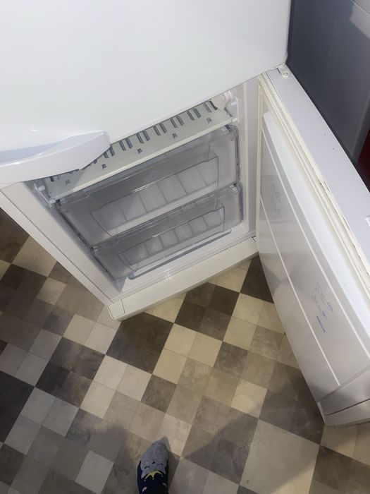 Холодильник indesit